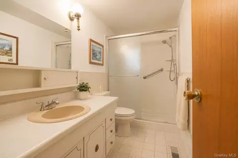 Bath - 740 Wallkill Ave, Wallkill, NY 12589 photo 3 of 5