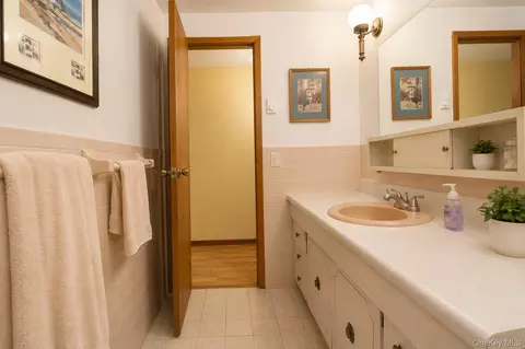 Bath - 740 Wallkill Ave, Wallkill, NY 12589 photo 2 of 5