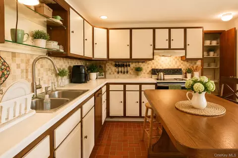 Kitchen - 740 Wallkill Ave, Wallkill, NY 12589 photo 3 of 4