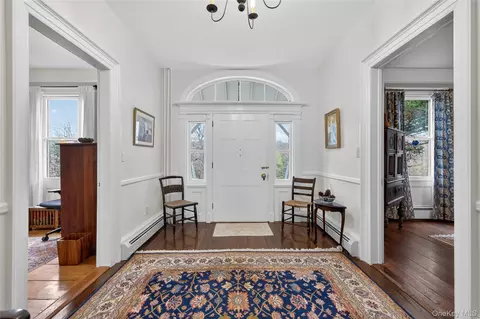 Entry Way - 90 Quaker Ave, Cornwall, NY 12518 photo 2 of 5