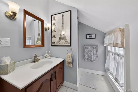 Bath - 90 Quaker Ave, Cornwall, NY 12518 photo 3 of 3