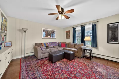 Living - 90 Quaker Ave, Cornwall, NY 12518 photo 3 of 4