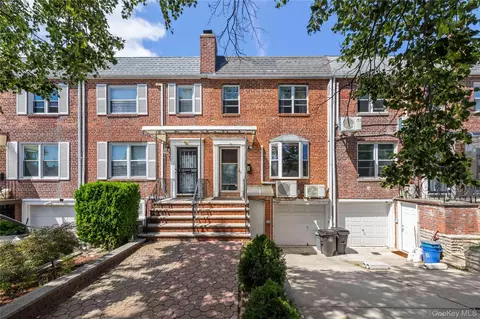 5352 194th St, New York, NY 11365