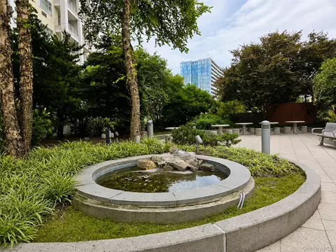 4022 College Point Blvd #9P, Flushing, NY 11354