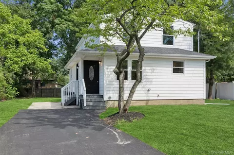 1223 Udall Rd, Bay Shore, NY 11706