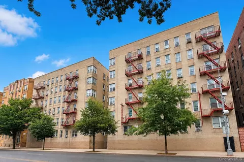 2160 Bronx Park E #1F, New York, NY 10462