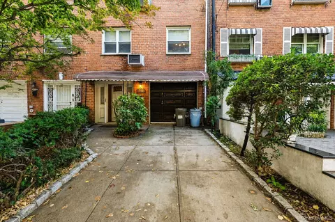 32-18 70th St, New York, NY 11370