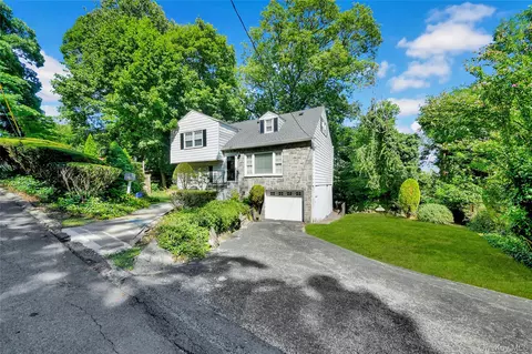 38 Stockbridge Rd, Yonkers, NY 10710