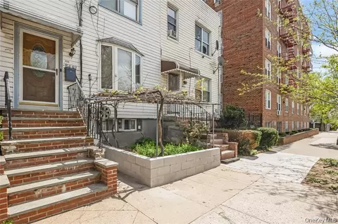8481 127th St, New York, NY 11415