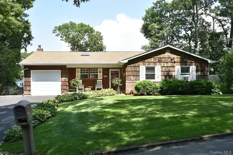 273 Deer Rd, Ronkonkoma, NY 11779
