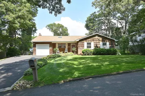 273 Deer Rd, Ronkonkoma, NY 11779