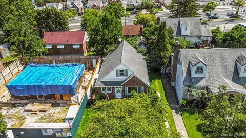 8341 253rd St, New York, NY 11426