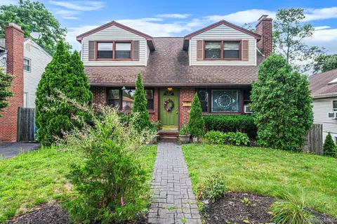 288 Nassau Rd, Huntington, NY 11743