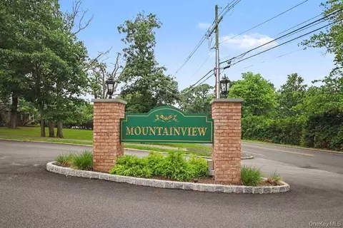 969 Sierra Vista Ln, Clarkstown, NY 10989