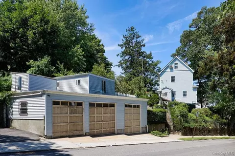 404 Prescott St, Yonkers, NY 10701