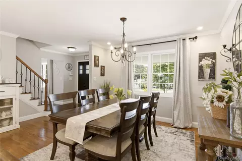 Dining - 1 Wenmore Ct, Commack, NY 11725 photo 3 of 4