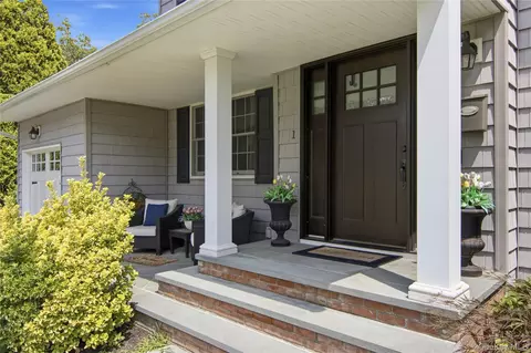 Exterior - 1 Wenmore Ct, Commack, NY 11725 photo 2 of 5
