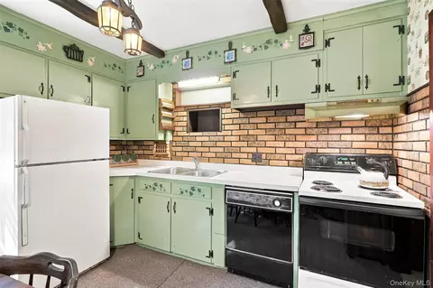 Kitchen - 35 Hapeman Hill Rd, Red Hook, NY 12571 photo 2 of 2