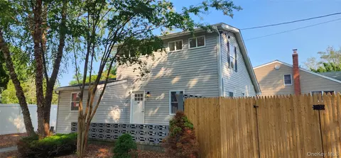 68 Montauk Dr, Mastic Beach, NY 11951
