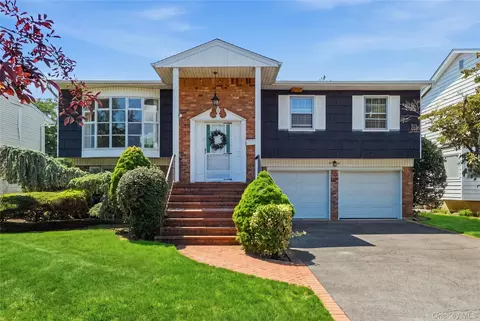 18 Valley Ln E, Valley Stream, NY 11581