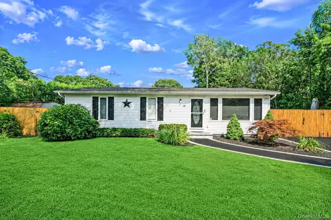 117 Broadway, Shirley, NY 11967