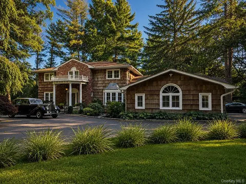 1846 Muttontown Rd, Syosset, NY 11791