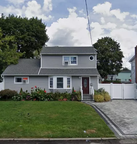 95 E Booker Ave, Wyandanch, NY 11798