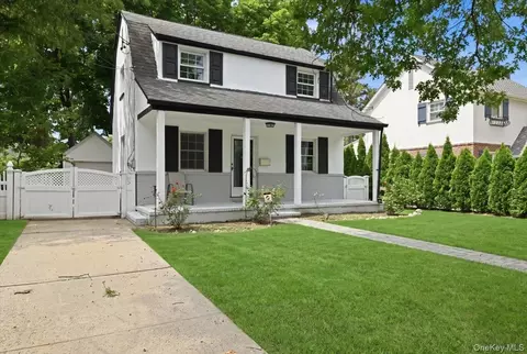 415 Leonard Blvd, North Hempstead, NY 11040
