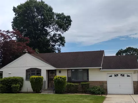 3986 Maplewood Dr, Seaford, NY 11783