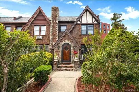 8514 68th Ave, New York, NY 11374