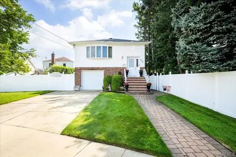 242 Seidman Pl, Franklin Square, NY 11010