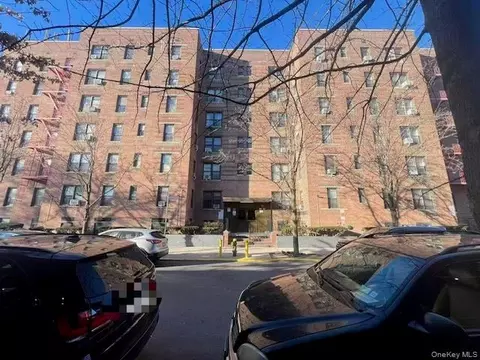 88-30 182nd St #3F, New York, NY 11423