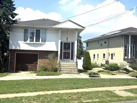 1156 Midway Ct, Franklin Square, NY 11010
