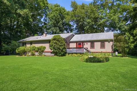 41 Penny Ln, Lloyd, NY 12528