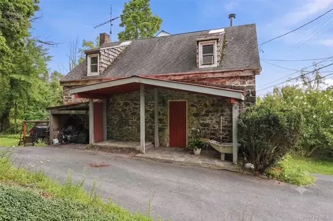 574 State Route 32 N, New Paltz, NY 12561
