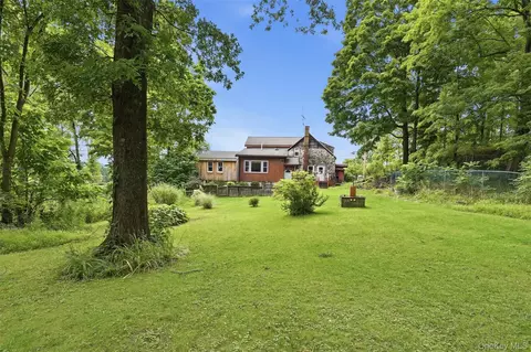 574 State Route 32 N, New Paltz, NY 12561