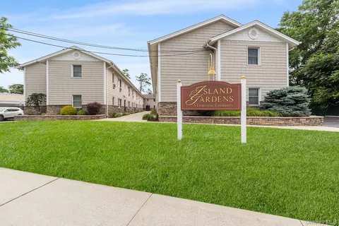 490 Main St #A7, Farmingdale, NY 11735