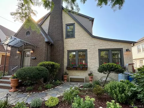 15744 Quince Ave, Flushing, NY 11355