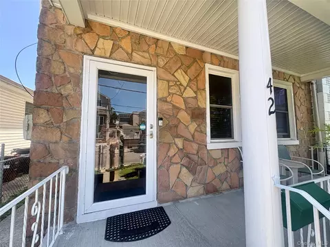 42 Saint Marys Ave, Staten Island, NY 10305
