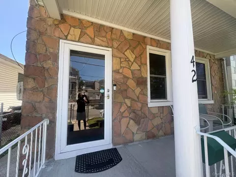 42 Saint Marys Ave, Staten Island, NY 10305
