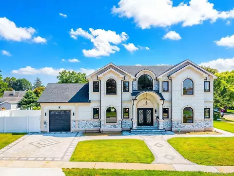 16 Violet Ave, Hicksville, NY 11801