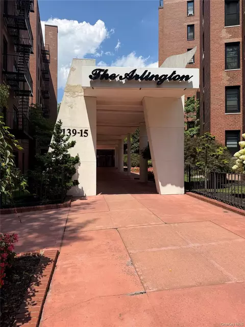 139-15 83rd Ave #527, New York, NY 11435