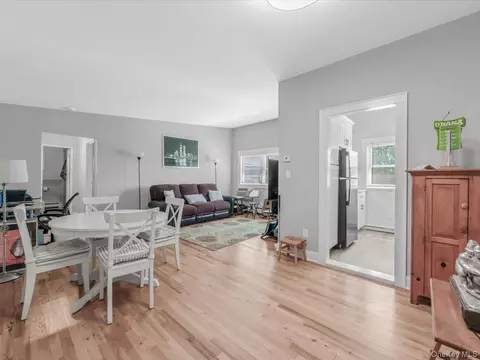 4 Rose St #2B, Oceanside, NY 11572