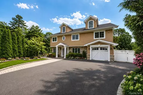 70 Nursery St, Locust Valley, NY 11560