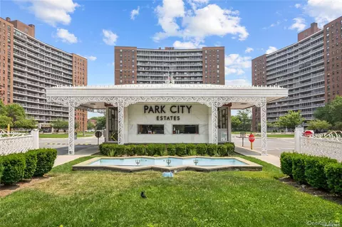 61-35 98th St #2C, Rego Park, NY 11374