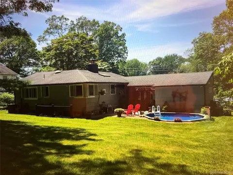 Exterior - 271 Terry Rd, Smithtown, NY 11787 photo 2 of 10