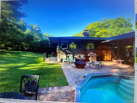 Exterior - 271 Terry Rd, Smithtown, NY 11787 photo 7 of 10