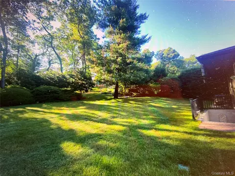 Exterior - 271 Terry Rd, Smithtown, NY 11787 photo 4 of 10