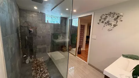 Bath - 271 Terry Rd, Smithtown, NY 11787 photo 2 of 2