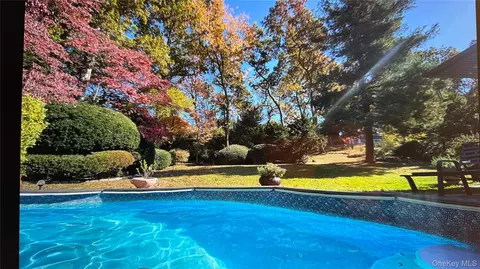Exterior - 271 Terry Rd, Smithtown, NY 11787 photo 8 of 10